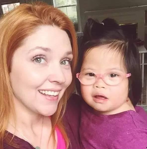 外国网红给女孩写歌,外国网红为女孩倾情创作浪漫情歌