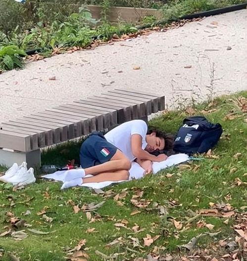 睡公园图片,睡公园的温馨瞬间